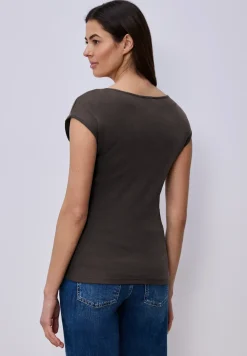 Shirt zonder mouwen met diamanten halslijn