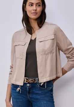 Shirt zonder mouwen met diamanten halslijn