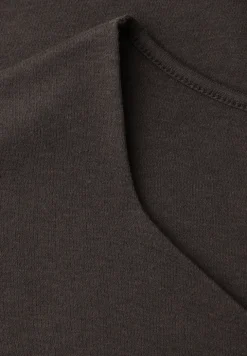 Shirt zonder mouwen met diamanten halslijn