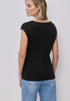 Shirt zonder mouwen met diamanten halslijn
