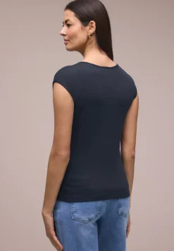 Shirt zonder mouwen met diamanten halslijn