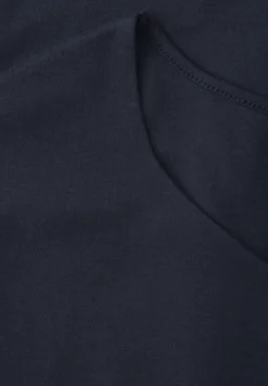 Shirt zonder mouwen met diamanten halslijn