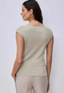 Shirt zonder mouwen met diamanten halslijn