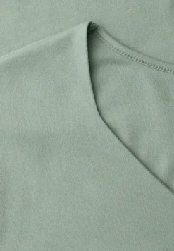 Shirt zonder mouwen met diamanten halslijn