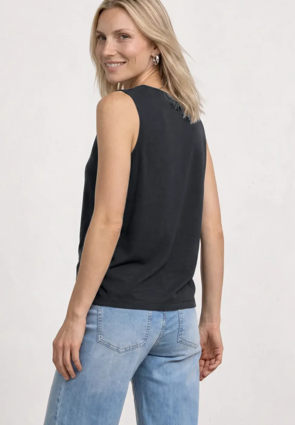 Silk-Look top met watervalhalslijn