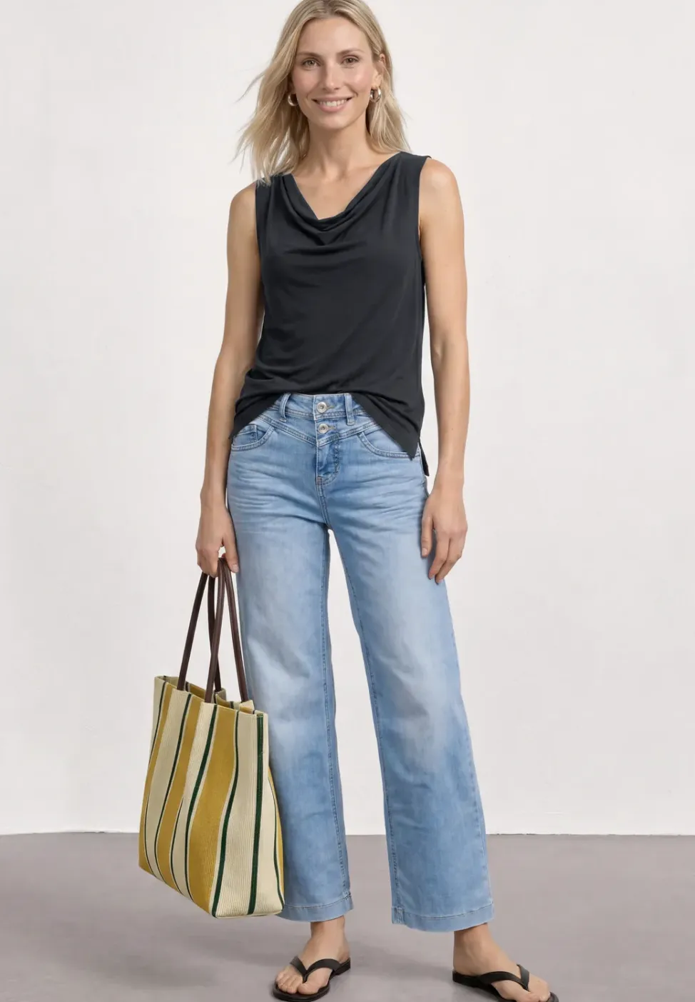 Silk-Look top met watervalhalslijn