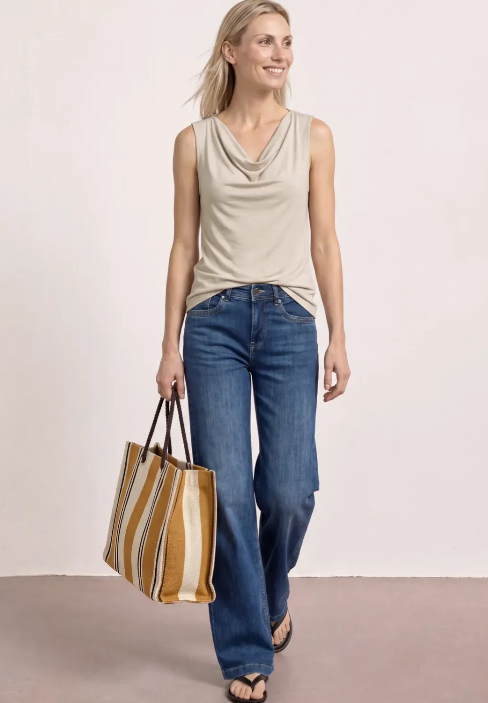 Silk-Look top met watervalhalslijn