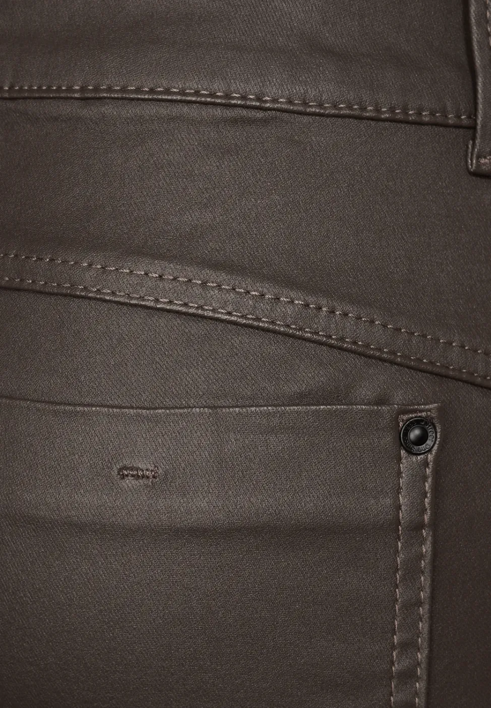 Slim fit broek met coating
