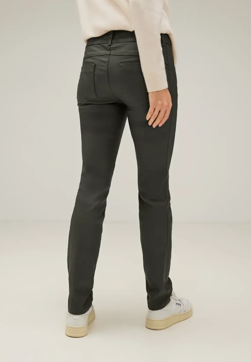 Slim fit broek met coating