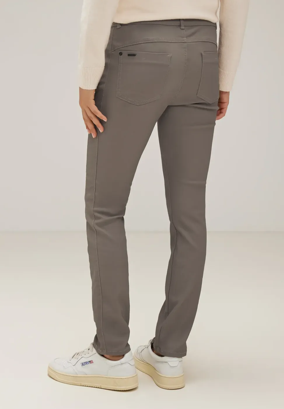 Slim fit broek met coating