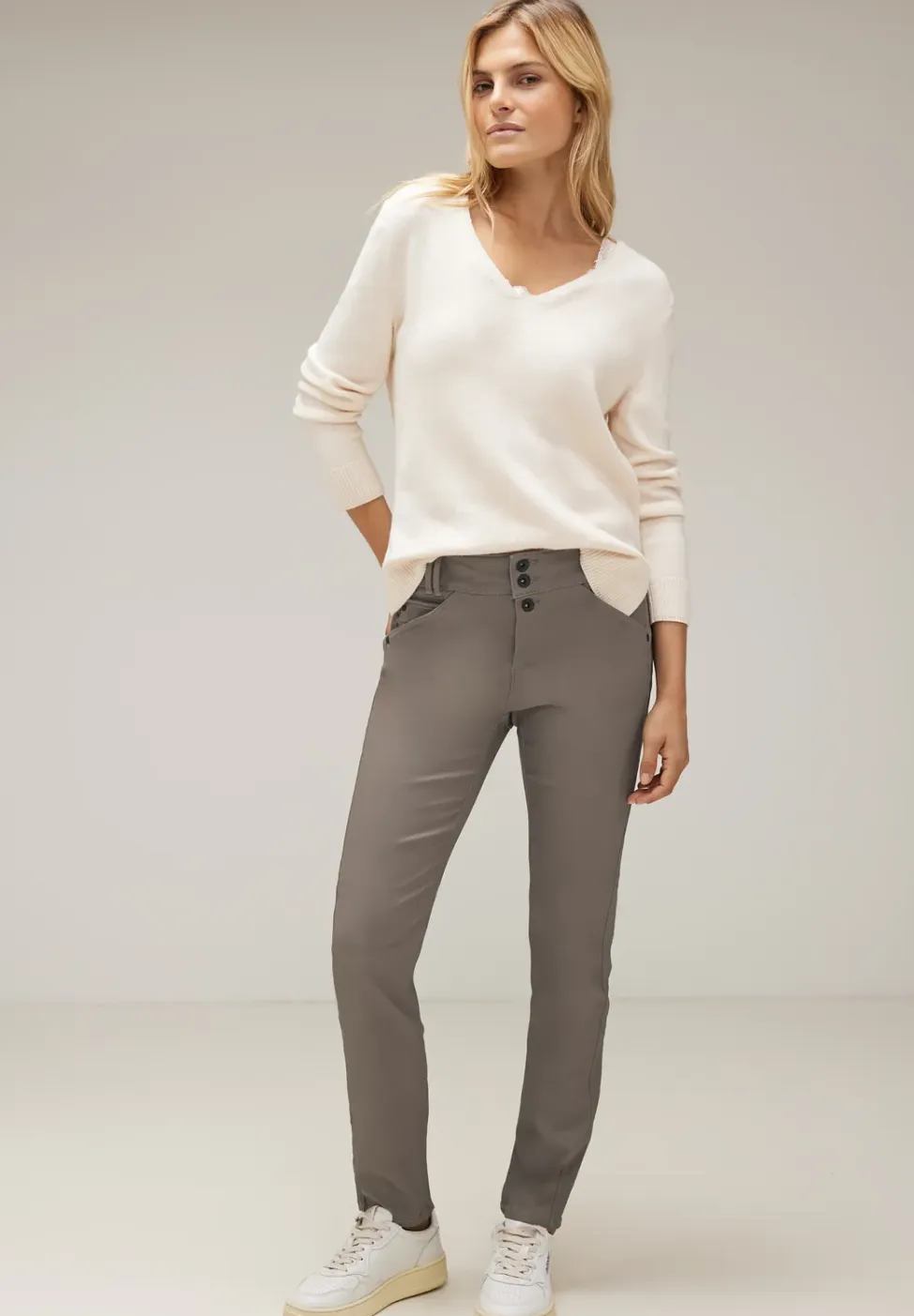 Slim fit broek met coating