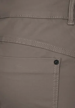 Slim fit broek met coating