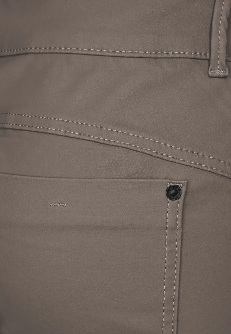 Slim fit broek met coating