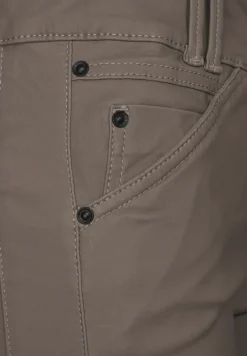 Slim fit broek met coating