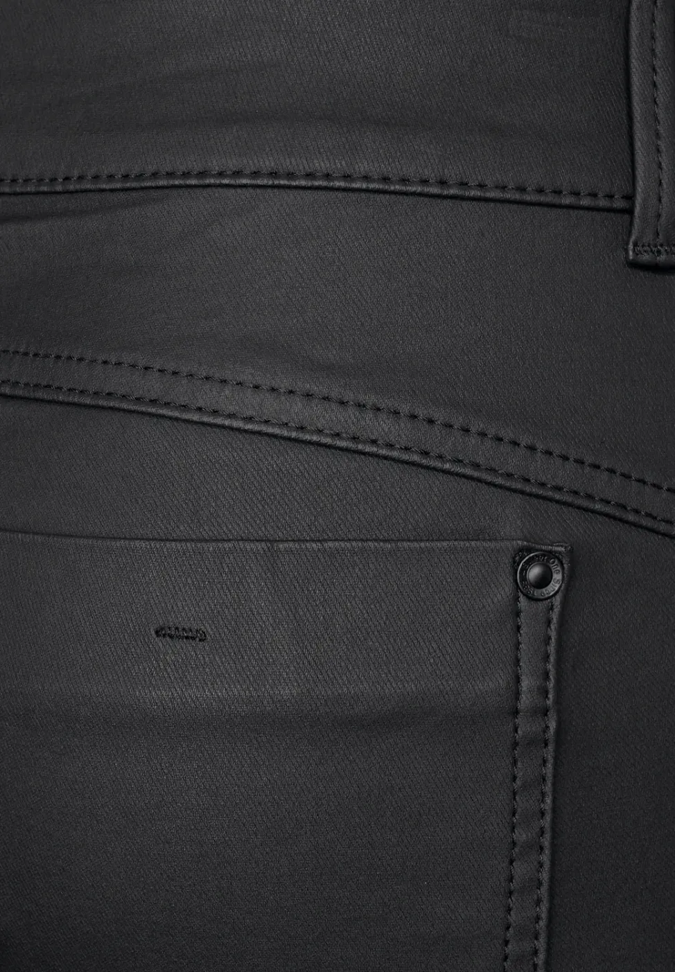 Slim fit broek met coating