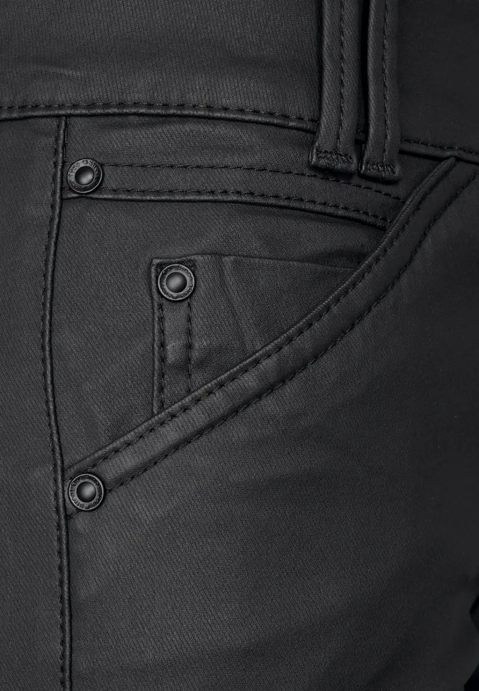 Slim fit broek met coating