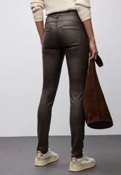 Slim Fit gecoate broek