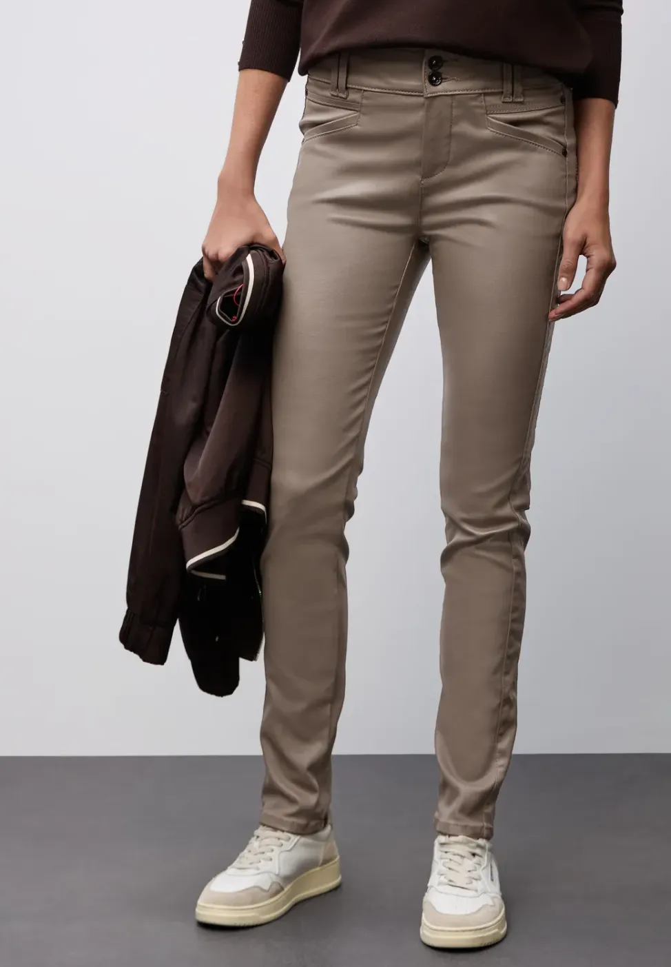 Slim Fit gecoate broek