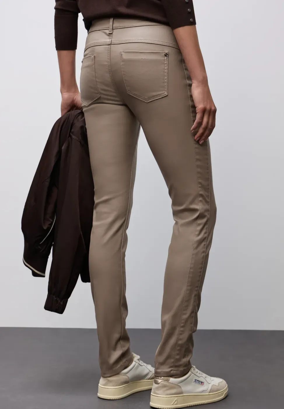 Slim Fit gecoate broek
