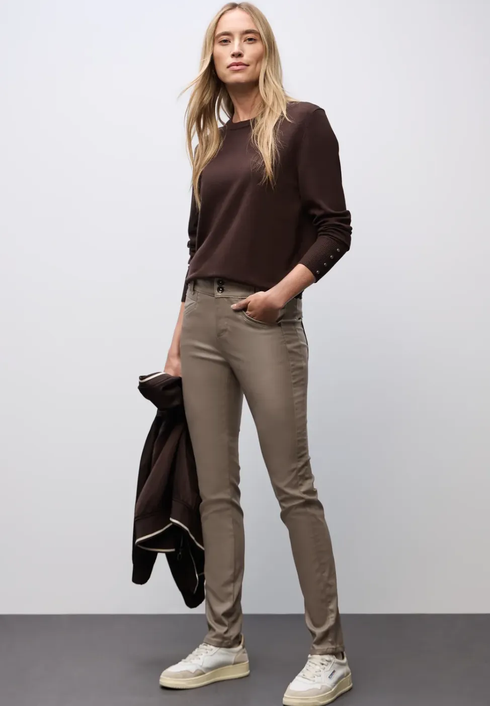 Slim Fit gecoate broek
