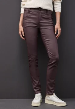 Slim Fit gecoate broek