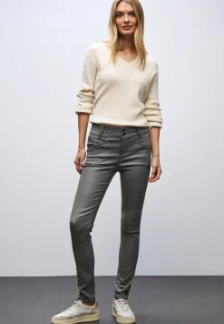 Slim Fit gecoate broek