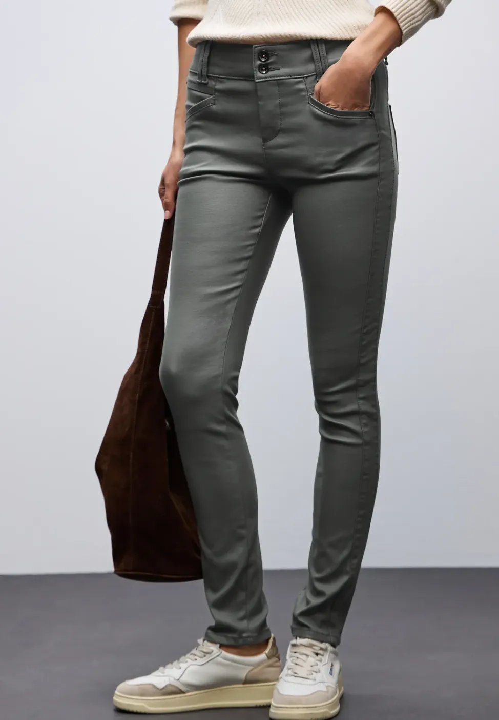 Slim Fit gecoate broek