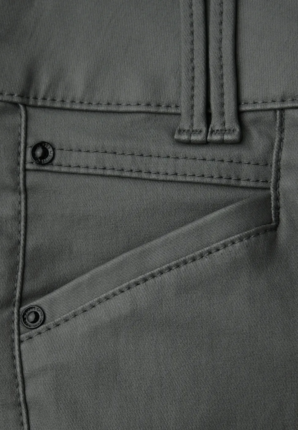 Slim Fit gecoate broek