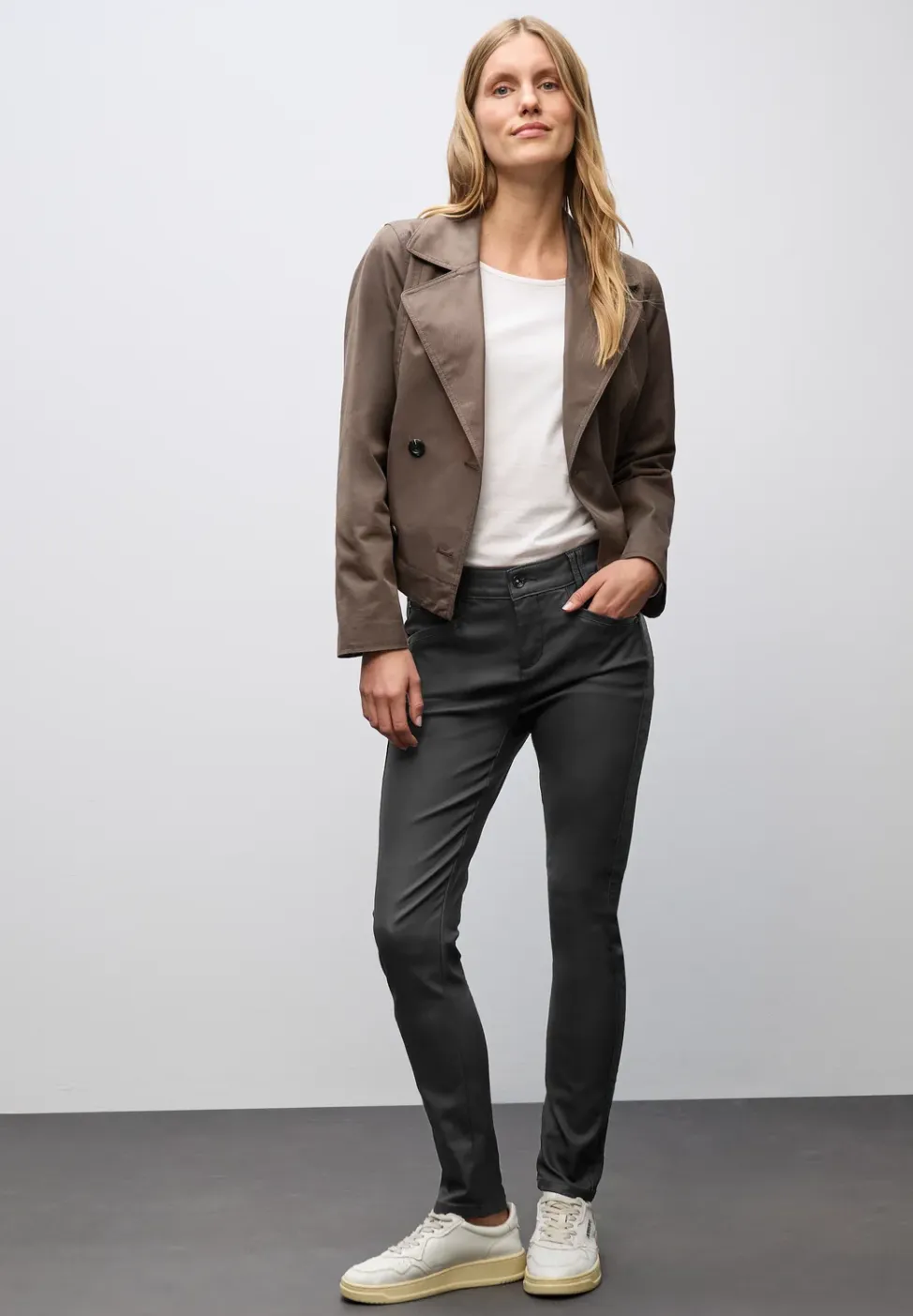 Slim Fit gecoate broek