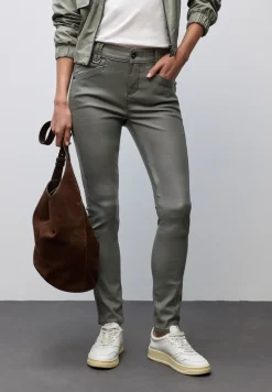 Slim Fit gecoate broek