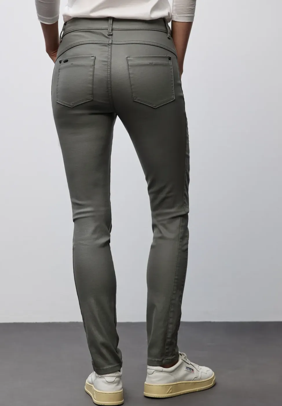 Slim Fit gecoate broek
