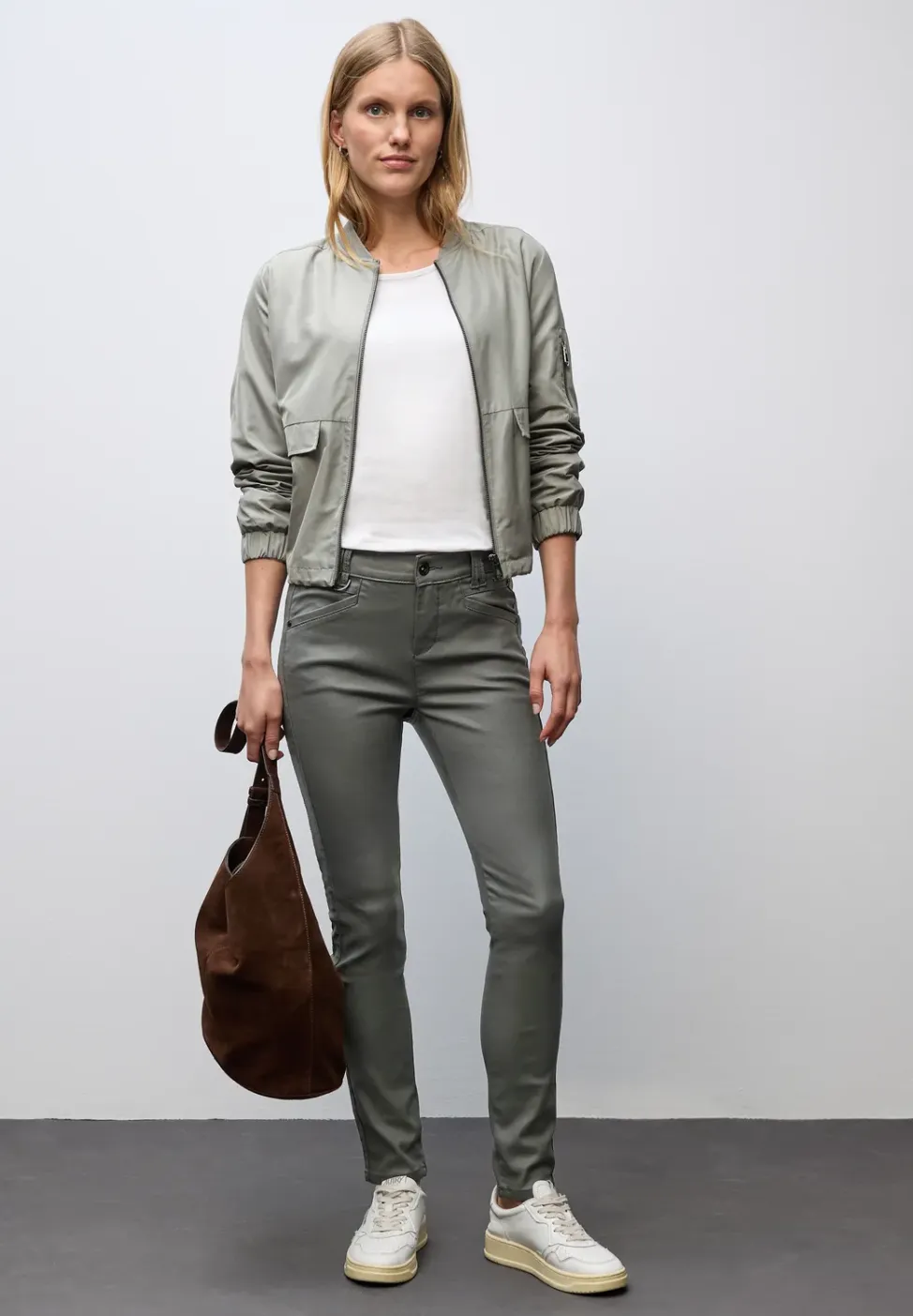 Slim Fit gecoate broek