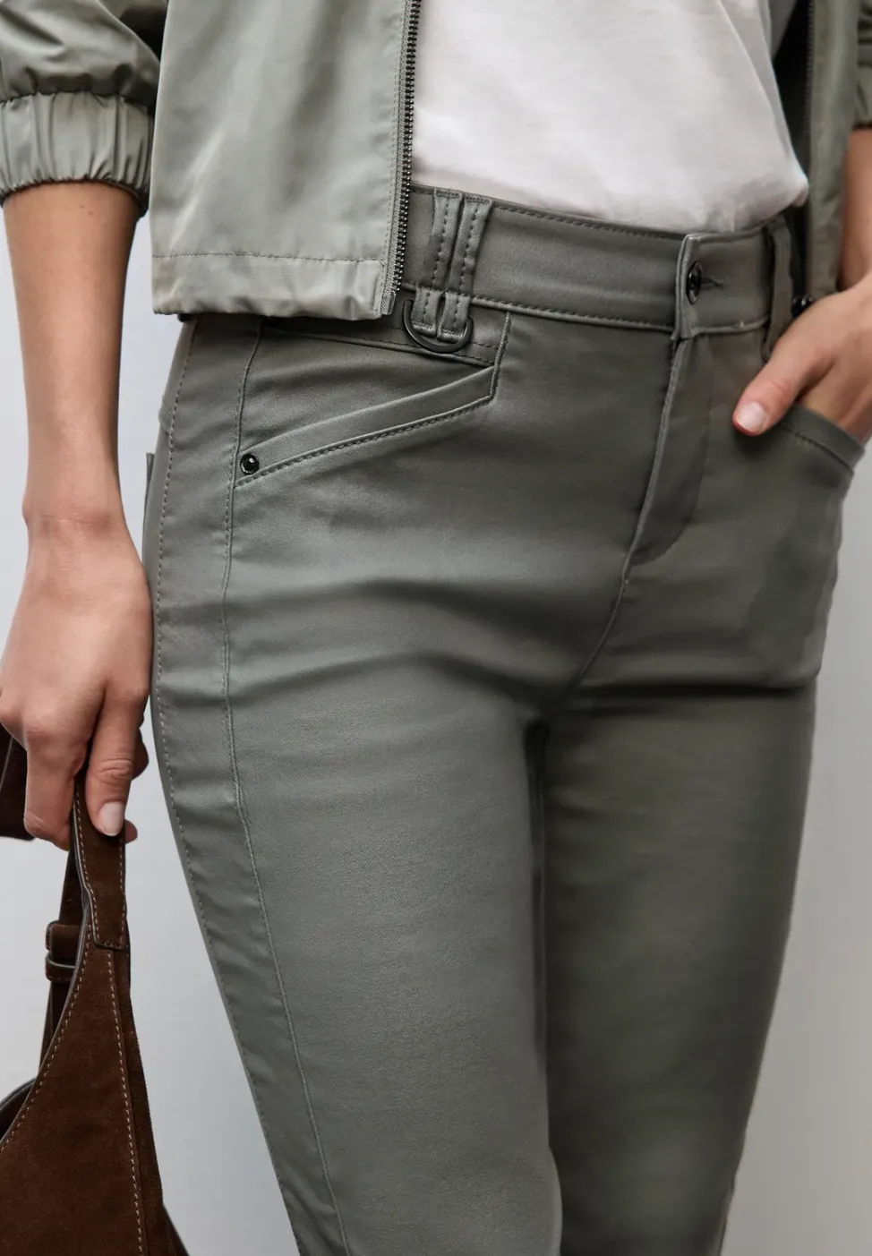 Slim Fit gecoate broek