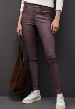 Slim Fit gecoate broek