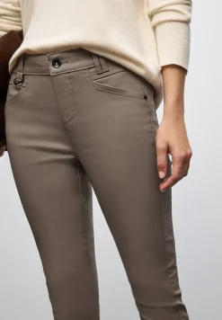 Slim Fit gecoate broek