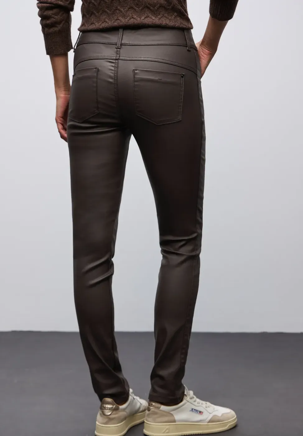 Slim Fit gecoate broek