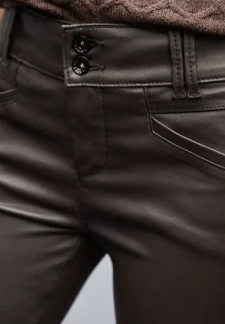 Slim Fit gecoate broek