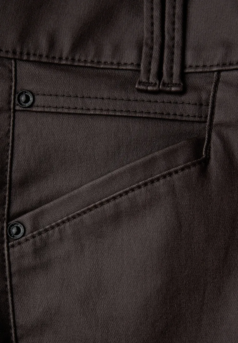Slim Fit gecoate broek