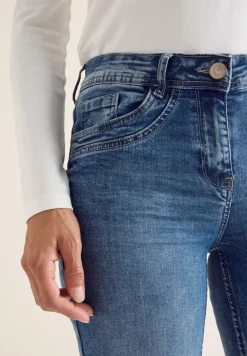 Slim Fit jeans