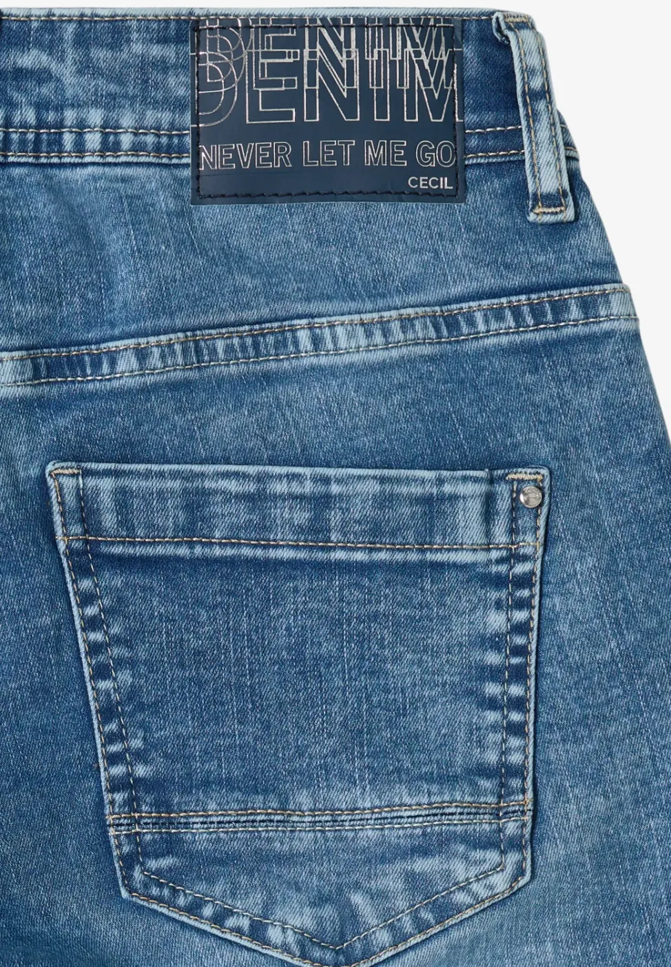 Slim fit jeans met detail