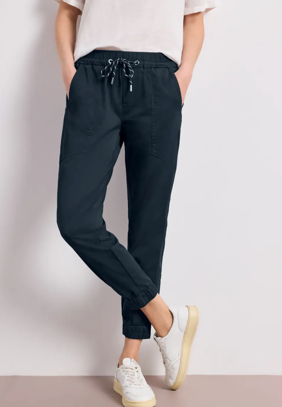 Slim legs broek in een lichtgewicht stof