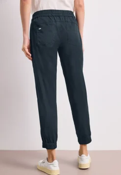 Slim legs broek in een lichtgewicht stof