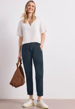 Slim legs broek in een lichtgewicht stof