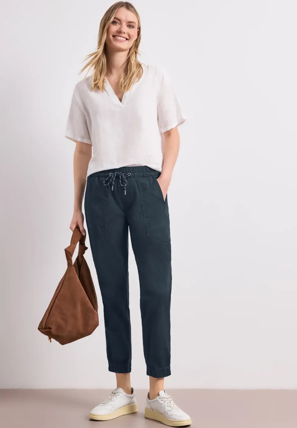 Slim legs broek in een lichtgewicht stof