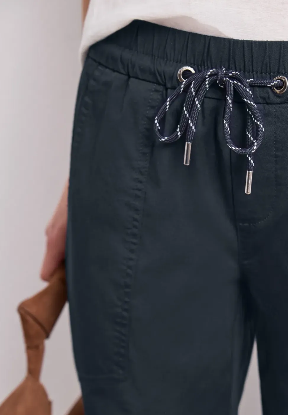 Slim legs broek in een lichtgewicht stof