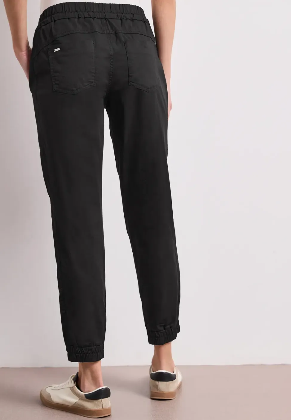 Slim legs broek in een lichtgewicht stof