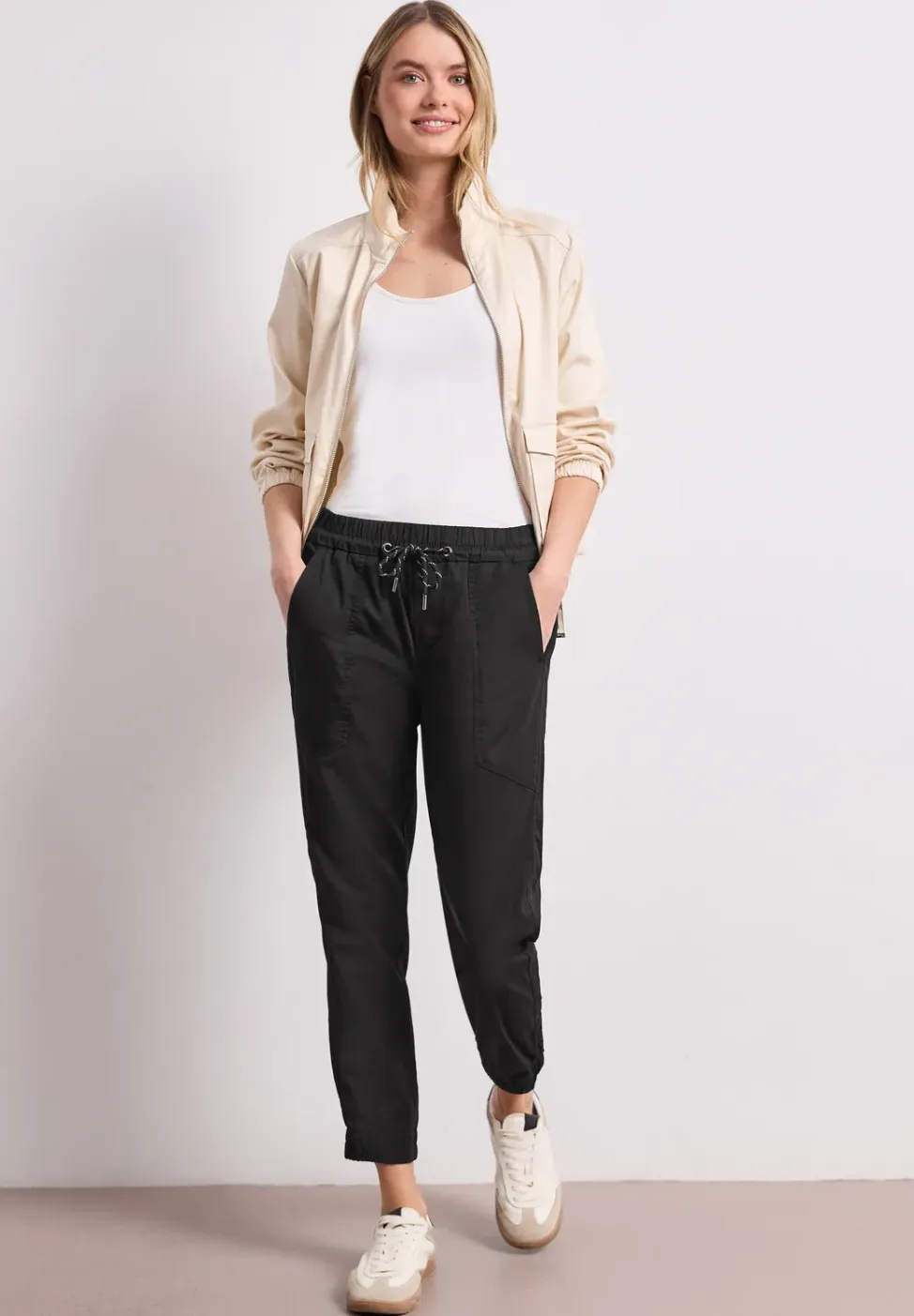 Slim legs broek in een lichtgewicht stof