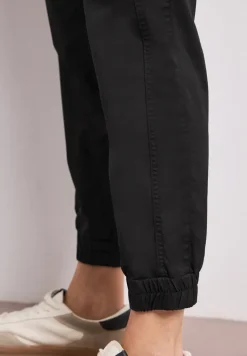 Slim legs broek in een lichtgewicht stof