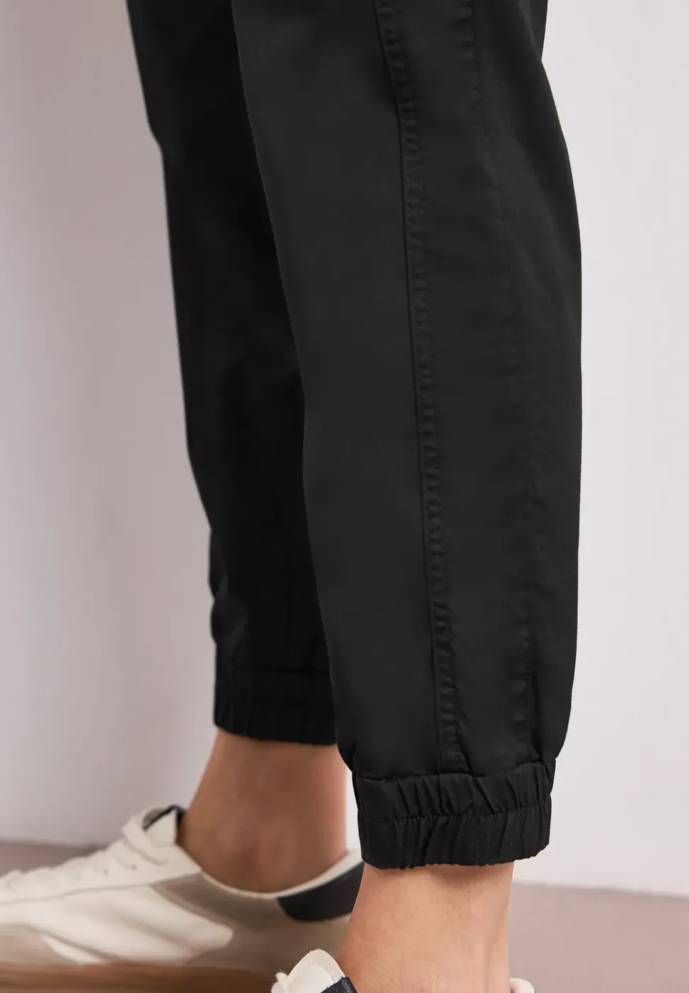 Slim legs broek in een lichtgewicht stof