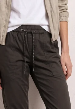 Slim legs broek in een lichtgewicht stof